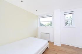 2 bedroom Flat to re...